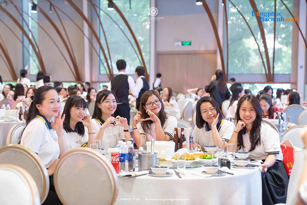 May đồng phục Biển Động