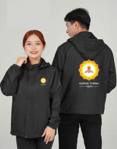 May và In Áo gió đồng phục Hoàng Thành Media